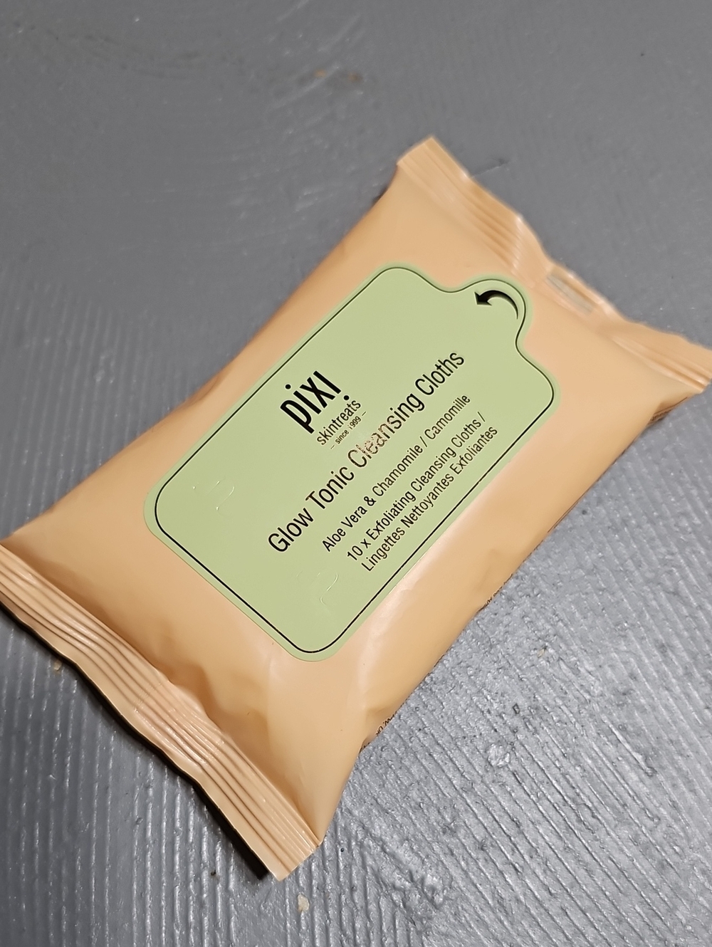 Pixi Skintreats Glow Tonic Cleansing Cloths AloVera Chamamile Exfoliating Cloths